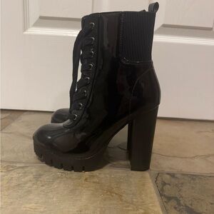 Fashion Nova Black Patent Lace-Up Platform Chunky Heel Ankle Boots (Size 6) NWT